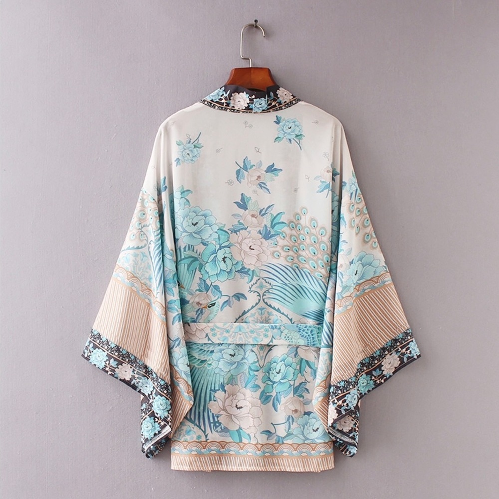 Cloud Dancer Porcelain Short Kimono/Robe/Cover Up - Picture 6 of 8